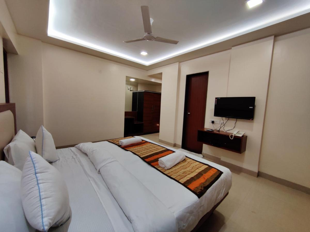 Serenity By Monarch, Baner Pune Méribel Village Eksteriør billede