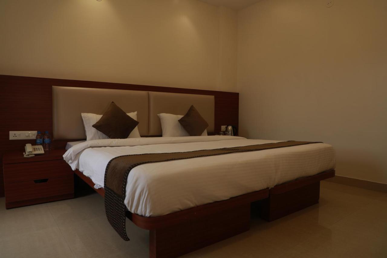 Serenity By Monarch, Baner Pune Méribel Village Eksteriør billede