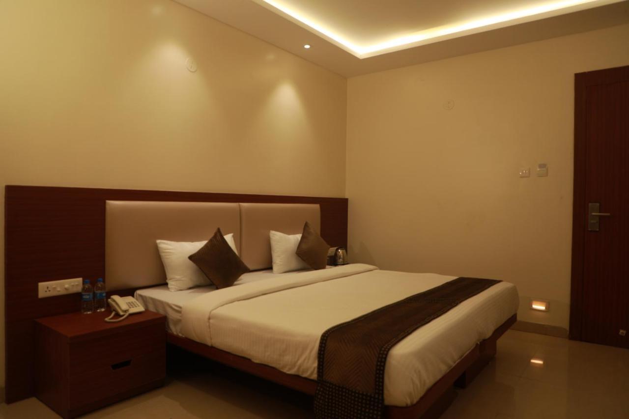 Serenity By Monarch, Baner Pune Méribel Village Eksteriør billede